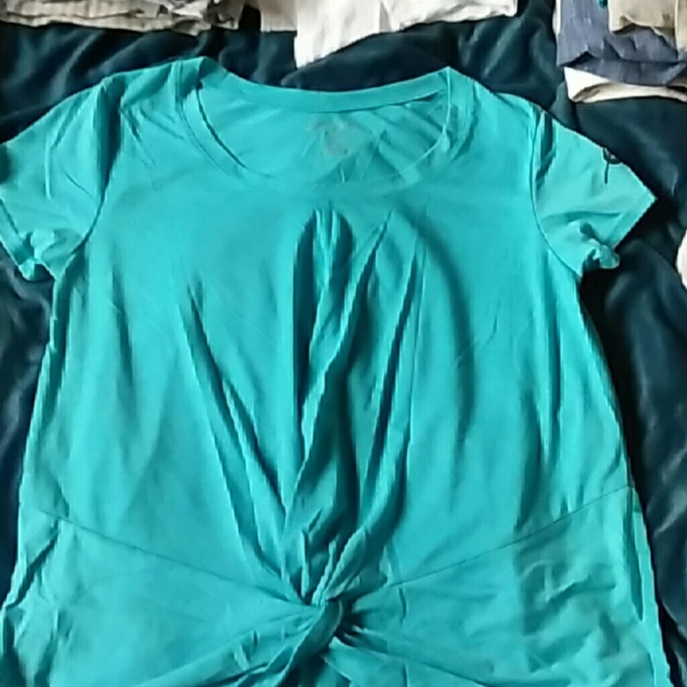 Front knot shirt